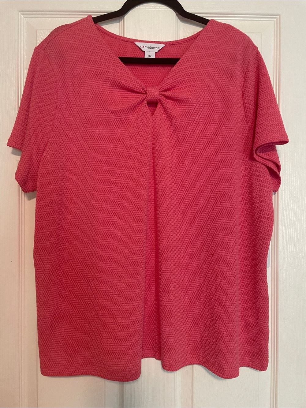 Liz Claiborne Short Sleeve Top Sz 0X 
Raspberry Pink Twist-Neck